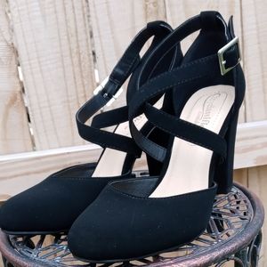Cityclassified sz 7.5 black suede dress heels, extra soft padding